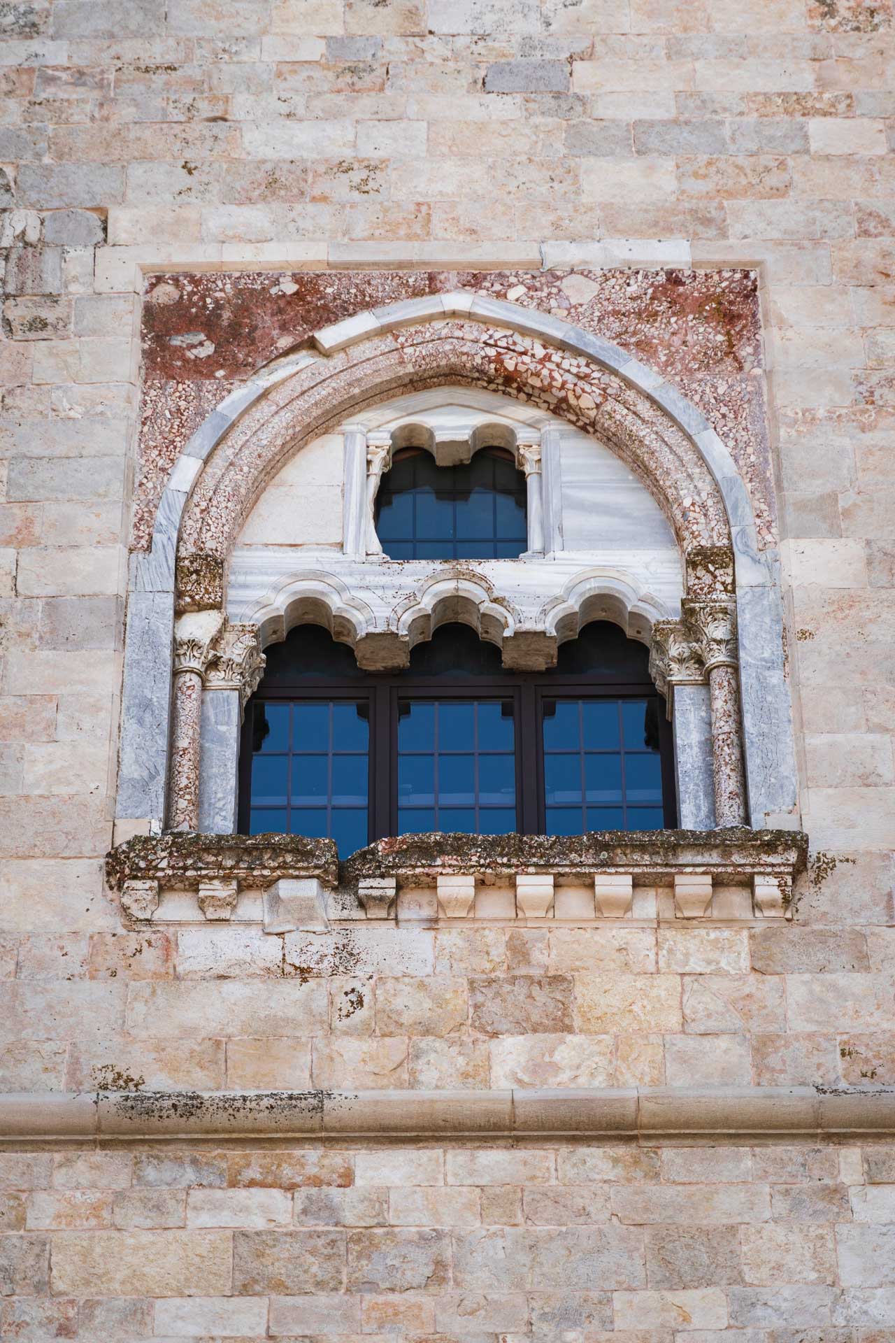 Salle de la fenêtre à trois meneaux