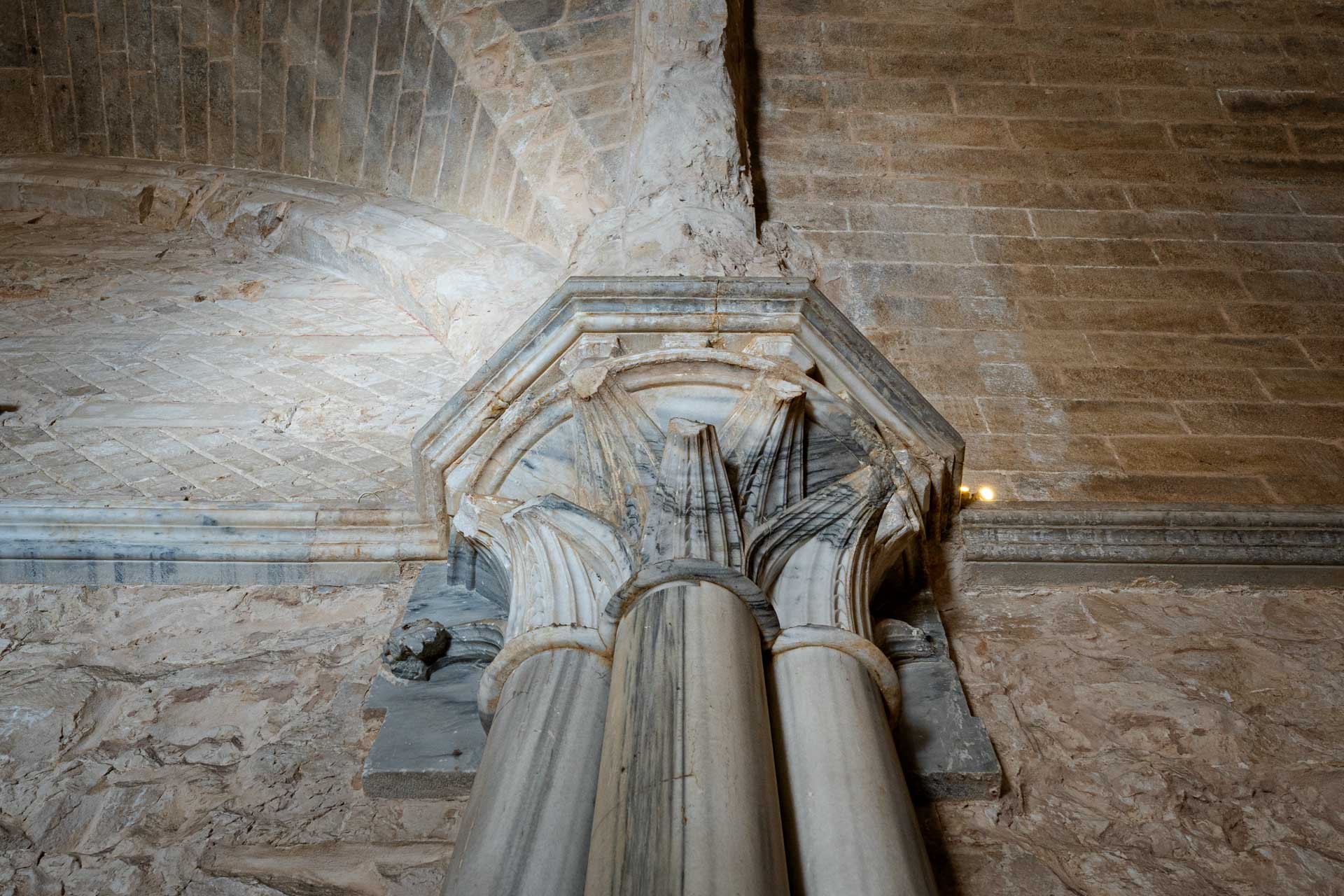 Castel del Monte et l&rsquo;avènement des Angevins